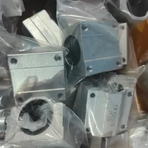 The Linear Bearings Scs20uu for 20mm Shafts Offers a Better Way to Secure It with M5 Threaded Holes.